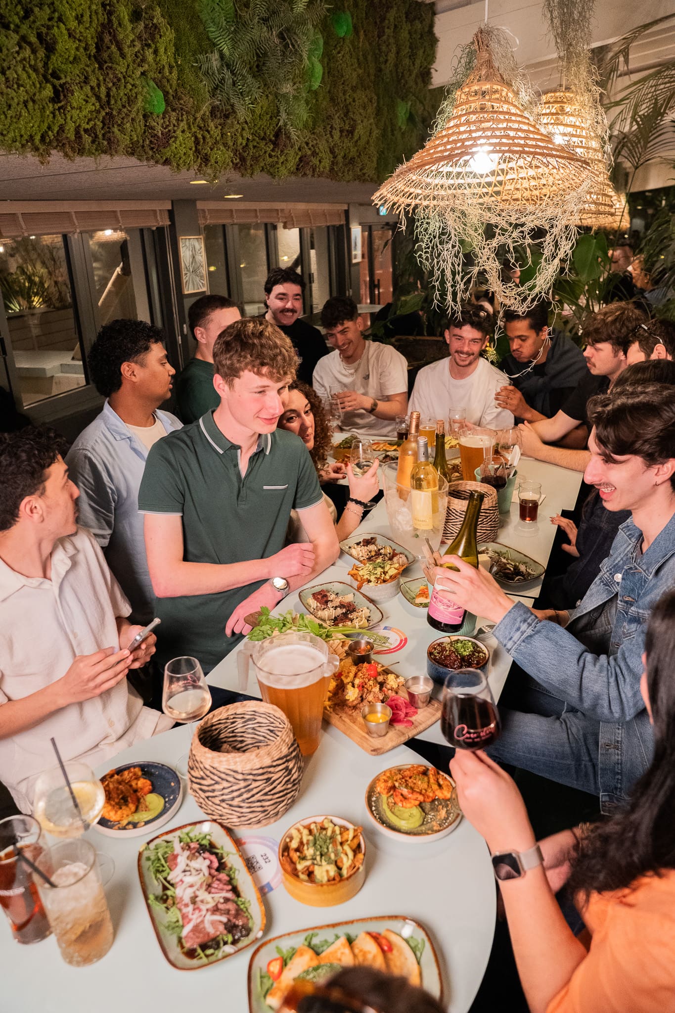 Groupes qui bringue dans le bar coco club Toulouse